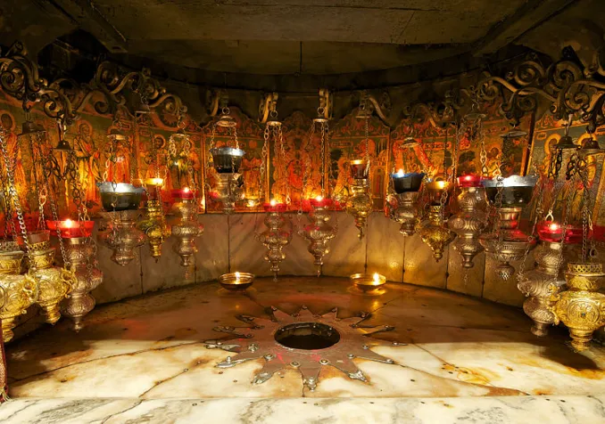 La grotte de la Nativité à Bethléem ©Dirk D., CC BY-SA 3.0 Wikimedia Commons