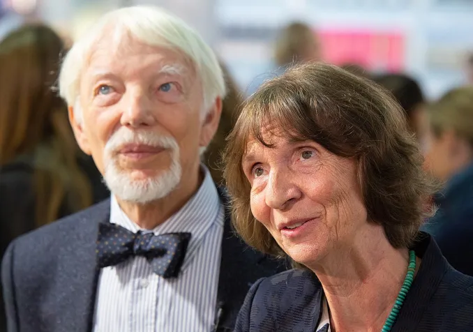 Aleida et Jan Assmann, en 2018 lors de la remise du «Prix de la paix des Libraires allemands» qu'il et elle ont reçu ensemble. CC(by-sa) 3.0 Martin Kraft