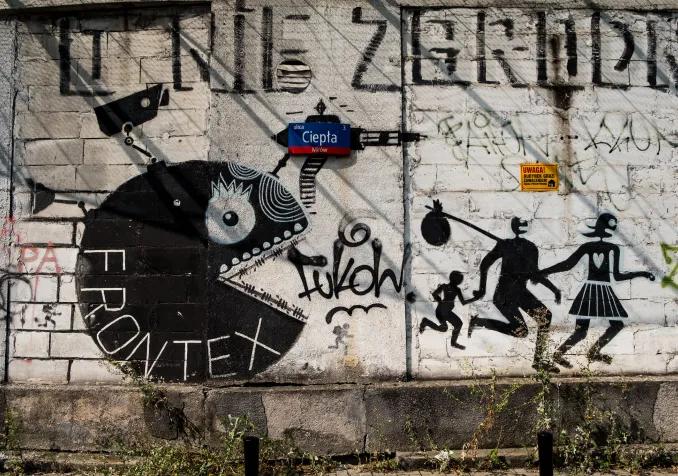Graffiti anti Frontex sur un mur en Pologne ©Flickr/Jeremy Brooks