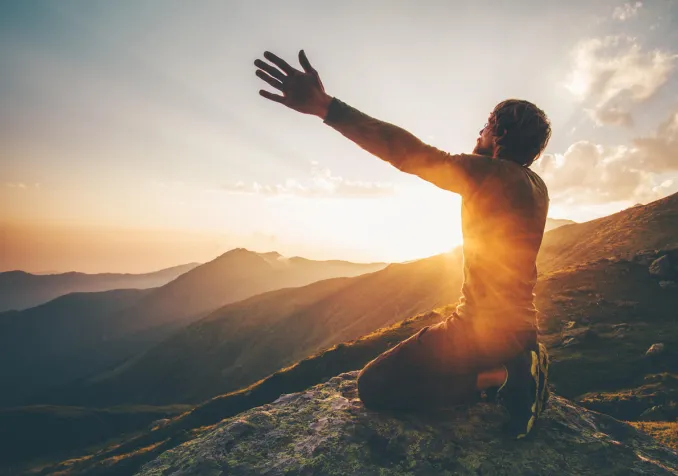 Quand des routards partis au bout du monde reviennent avec la foi dans leur valise. IStock