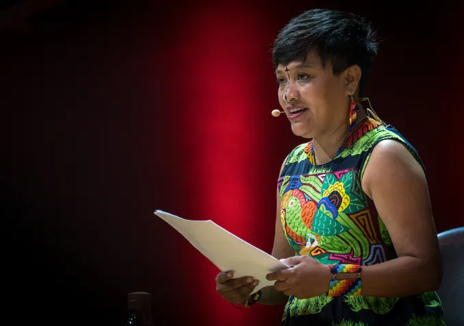 Membre du peuple Kuna, Jocabed Solano a appelé les participants à se réveiller pour saisir les enjeux de la conversation en cours. Sean Hawkey/WCC