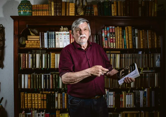 Michel Septfontaine chez lui à Froideville. © Sophie Brasey