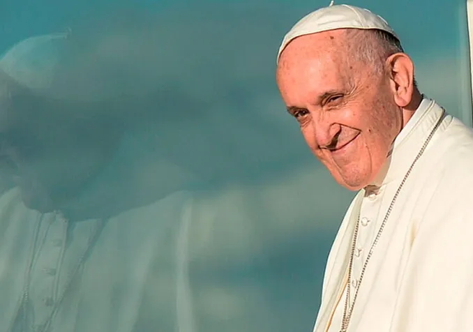 Le pape François en 2017 ©Juantenaphoto, CC BY-SA 4.0 Wikimedia Commons