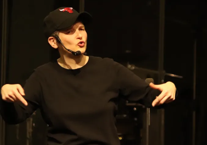 La pasteure Françoise Dorier se met dans la peau de nombreux personnages. DR