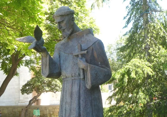 Statue de François d'Assise à l'Eglise Notre-Dame à Šibenik en Croatie ©JoJan, CC BY 3.0 Wikimedia Commons