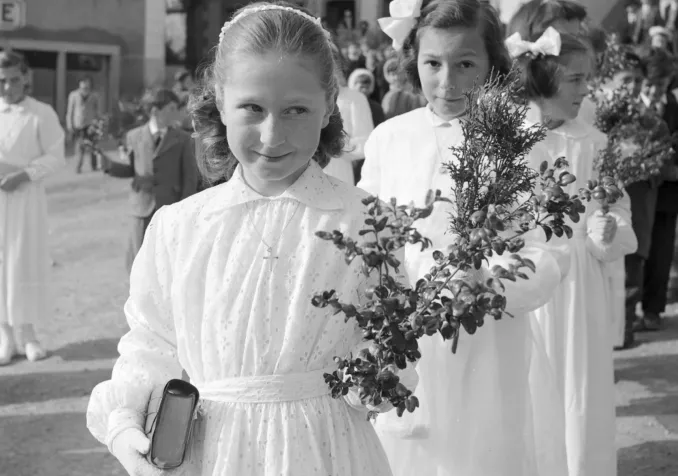 Traditionnellement, les jeunes chrétiens protestants confirment le Dimanche des Rameaux. (KEYSTONE/PHOTOPRESS-ARCHIV/Alain Gassmann)