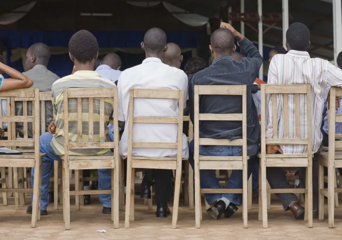 Chrétiens assistant à un culte d'une église du Burundi IStock
