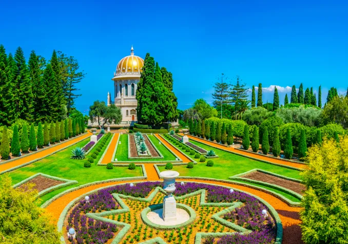Sanctuaire du Bab aux jardins bahaï à Haïfa, Israël ©iStock