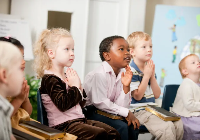 Le 25 septembre, les Assises de la catéchèse réuniront les réformés, à l’Université de Fribourg, afin de discuter les nouveaux enjeux d’un catéchisme centré sur l’enfant et la cellule familiale. ©iStock