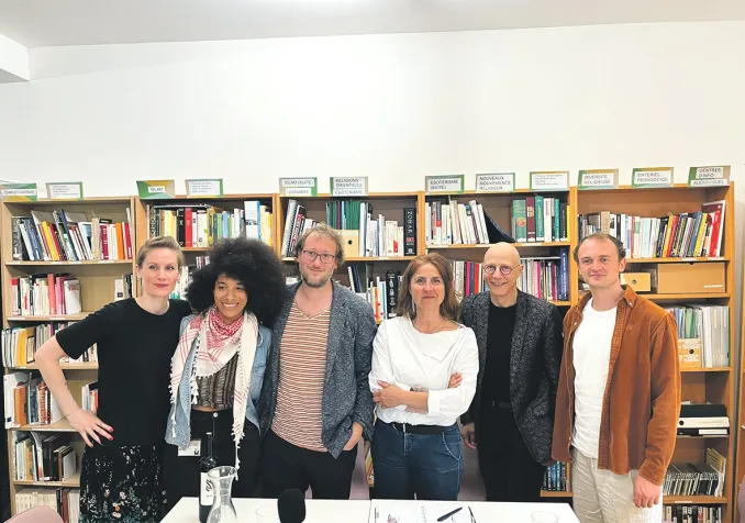 Le collectif auteur des Ecospiritualités contemporaines. De gauche à droite: Anaïs Reichard, Salomé Okoekpen, Alexandre Grandjean, Irene Becci, Christophe Monnot, Virgile Delmas. ©DR