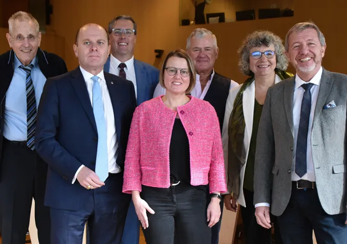 Le Conseil synodal dans sa nouvelle configuration (Christian Daenzer, trésorier, Philippe Leuba, Vincent Guyaz, vice-président, Anne Abruzzi, présidente, Michel Blanc, Laurence Bohnenblust-Pidoux et Laurent Zumstein. © Gérard Jaton – EERV