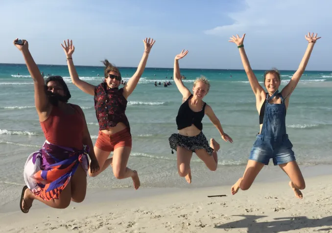 Les camps organisés par les Eglises marquent souvent les jeunes esprits. Ici le voyage à Cuba, en juillet dernier, du groupe post-KT des jeunes du centre-ville de Genève © Myriam Sintado / Réformés - le Journal