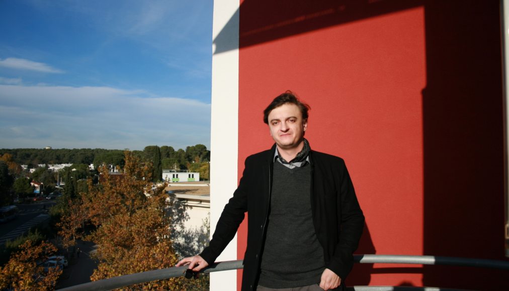Le sociologue Bertrand Vidal travaille sur la médiatisation des catastrophes, et a étudié en détail les différents mouvements survivalistes. Le sociologue Bertrand Vidal travaille sur la médiatisation des catastrophes, et a étudié en détail les différents mouvements survivalistes. / DR: Edition Arche
