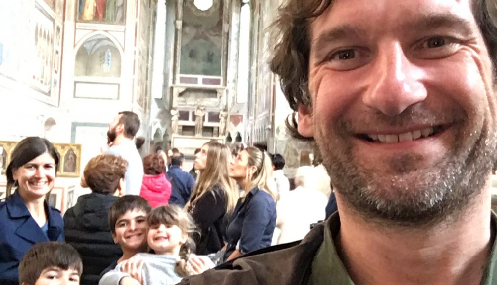 Selfie d'Ignazio Bettua et sa famille en vacances dans la chapelle des Scrovegni, à Padoue, devant la Vierge de Giotto Selfie d'Ignazio Bettua et sa famille en vacances dans la chapelle des Scrovegni, à Padoue, devant la Vierge de Giotto / © DR