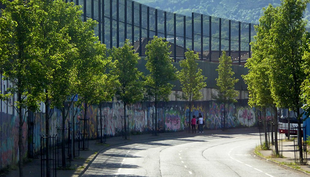 Section du Mur de la Paix à Belfast Section du Mur de la Paix à Belfast / ©David Dixon (cc-by-sa/2.0) / Geograph.ie
