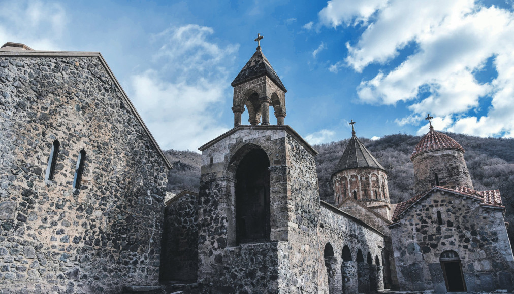 Le complexe monastique de Dadivank, construit entre le IXe et le XIIIe siècle, se situe dans une région qui a été cédée à l’Azerbaïdjan en 2020, ce qui a fait naître la crainte que les Azerbaïdjanais, à majorité musulmane, le saccagent. Le complexe monastique de Dadivank, construit entre le IXe et le XIIIe siècle, se situe dans une région qui a été cédée à l’Azerbaïdjan en 2020, ce qui a fait naître la crainte que les Azerbaïdjanais, à majorité musulmane, le saccagent. / © David Ghahramanyan