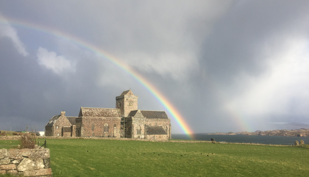 Ces dernières années, plusieurs groupes paroissiaux d’Orbe-Agiez sont allés à la rencontre de la Communauté d’Iona située sur une île de la côte ouest écossaise. Ces dernières années, plusieurs groupes paroissiaux d’Orbe-Agiez sont allés à la rencontre de la Communauté d’Iona située sur une île de la côte ouest écossaise. / © U. Riedel Jacot
