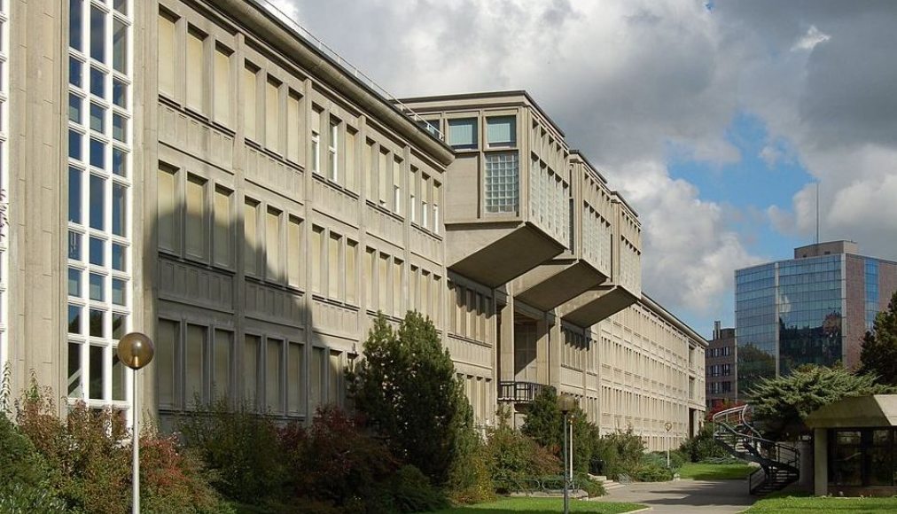 Université de Fribourg Université de Fribourg / ©Norbert Aepli, Switzerland, CC BY 2.5 via Wikimedia Commons