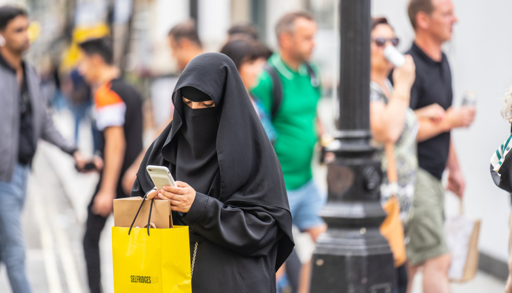 En Suisse, une femme en burqa sera amendable En Suisse, une femme en burqa sera amendable / ©iStock/Powerofflowers