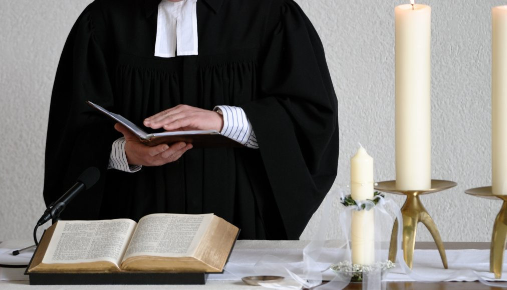 L’Office protestant de formation (OPF) à Neuchâtel est le passage obligé des pasteurs et diacres romands / IStock