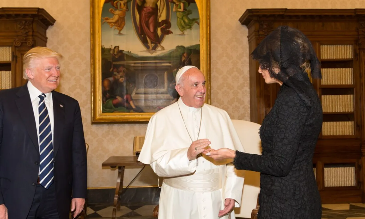 Donald et Melania Trump et le pape François au Vatican en 2017. ©Shealeah Craighead, CC BY 3.0 US Wikimedia Commons