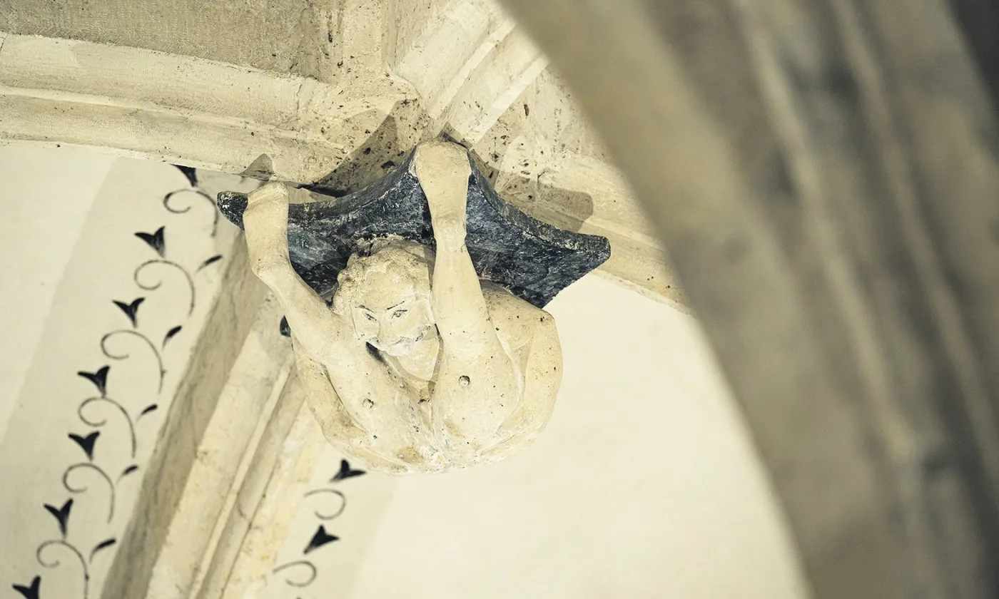 A Orbe, un personnage surprenant dans une église © Jean-Bernard Sieber