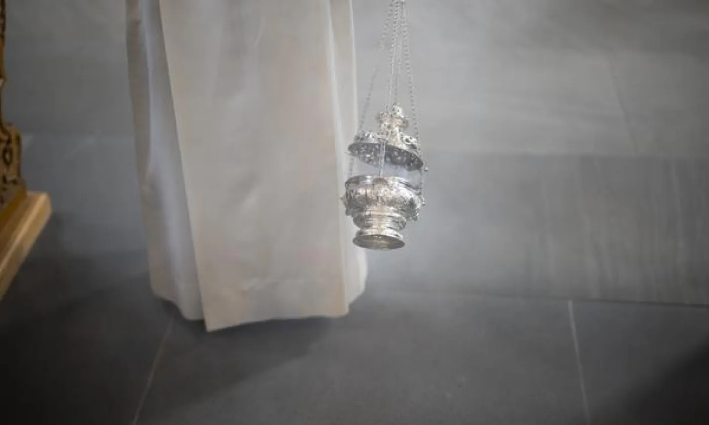 Encens lors d'une ordination. © KEYSTONE / GIAN EHRENZELLER - GIAN EHRENZELLER