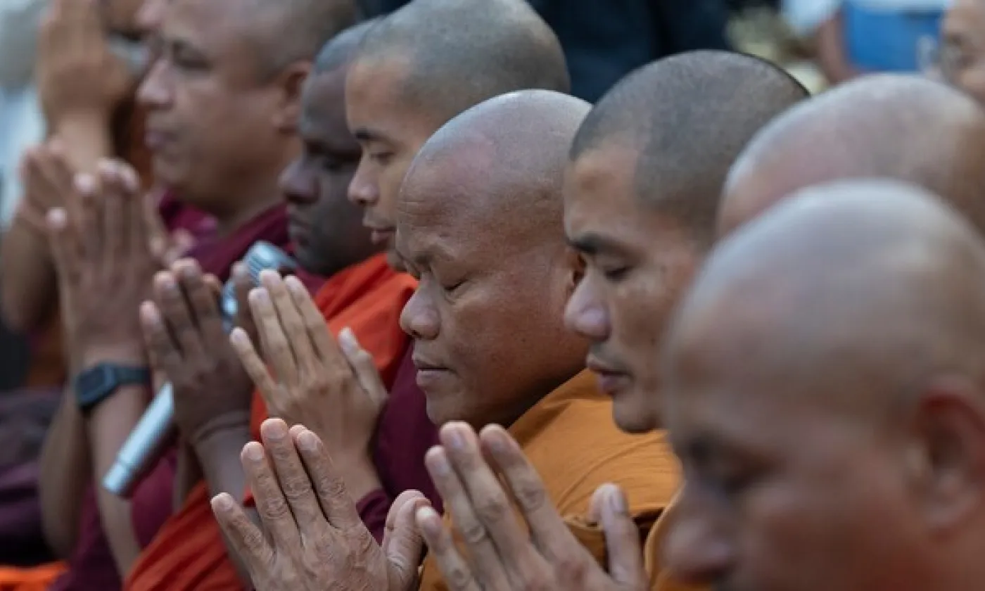 Une cérémonie de prière en hommage aux victimes des crues à Katmandou, au Népal, le 8 octobre 2026 KEYSTONE - NARENDRA SHRESTHA