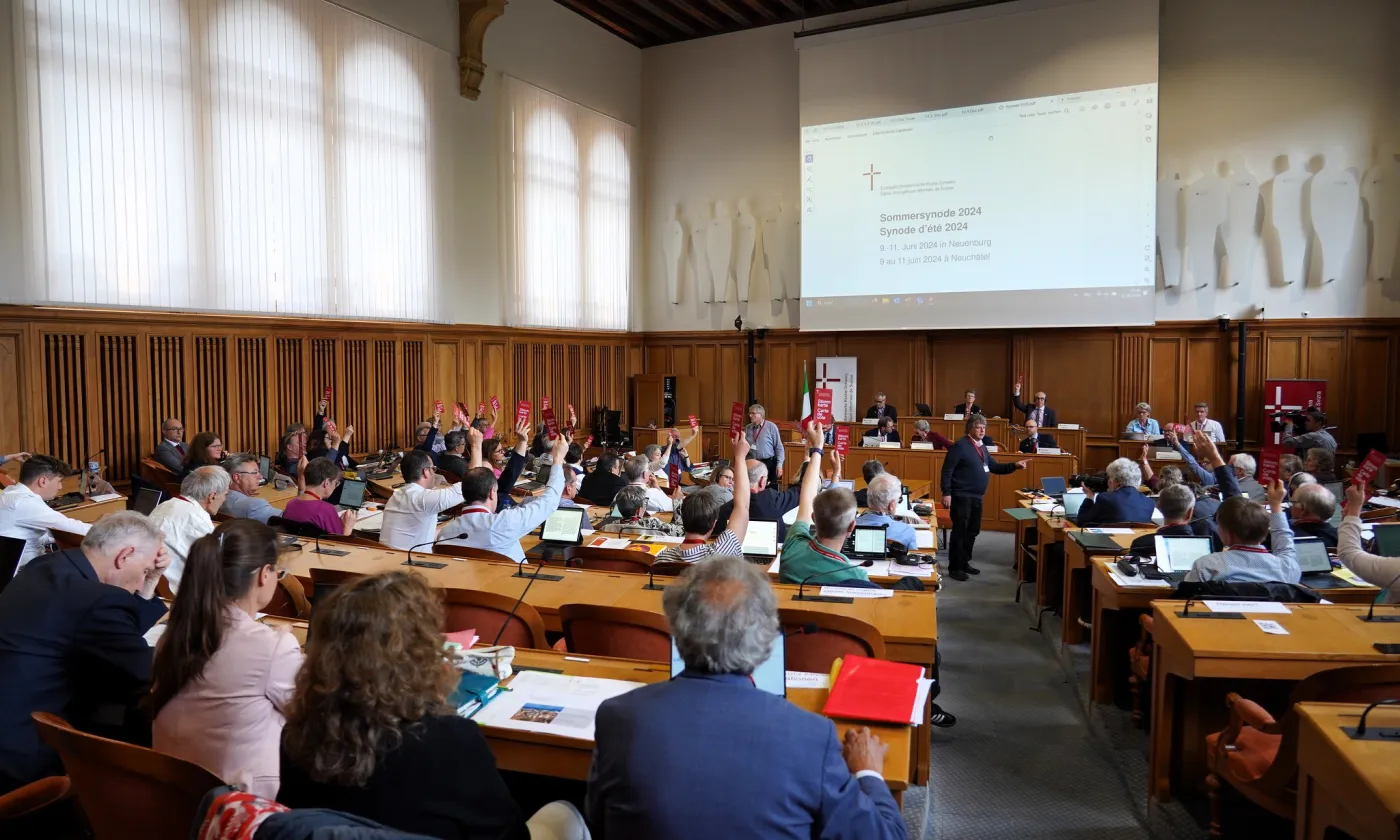 A Neuchâtel, après des débats passionnés, les délégués des Eglises réformées de Suisse ont décidé de contredire le projet d’enquête soumis par leur Exécutif. EERS