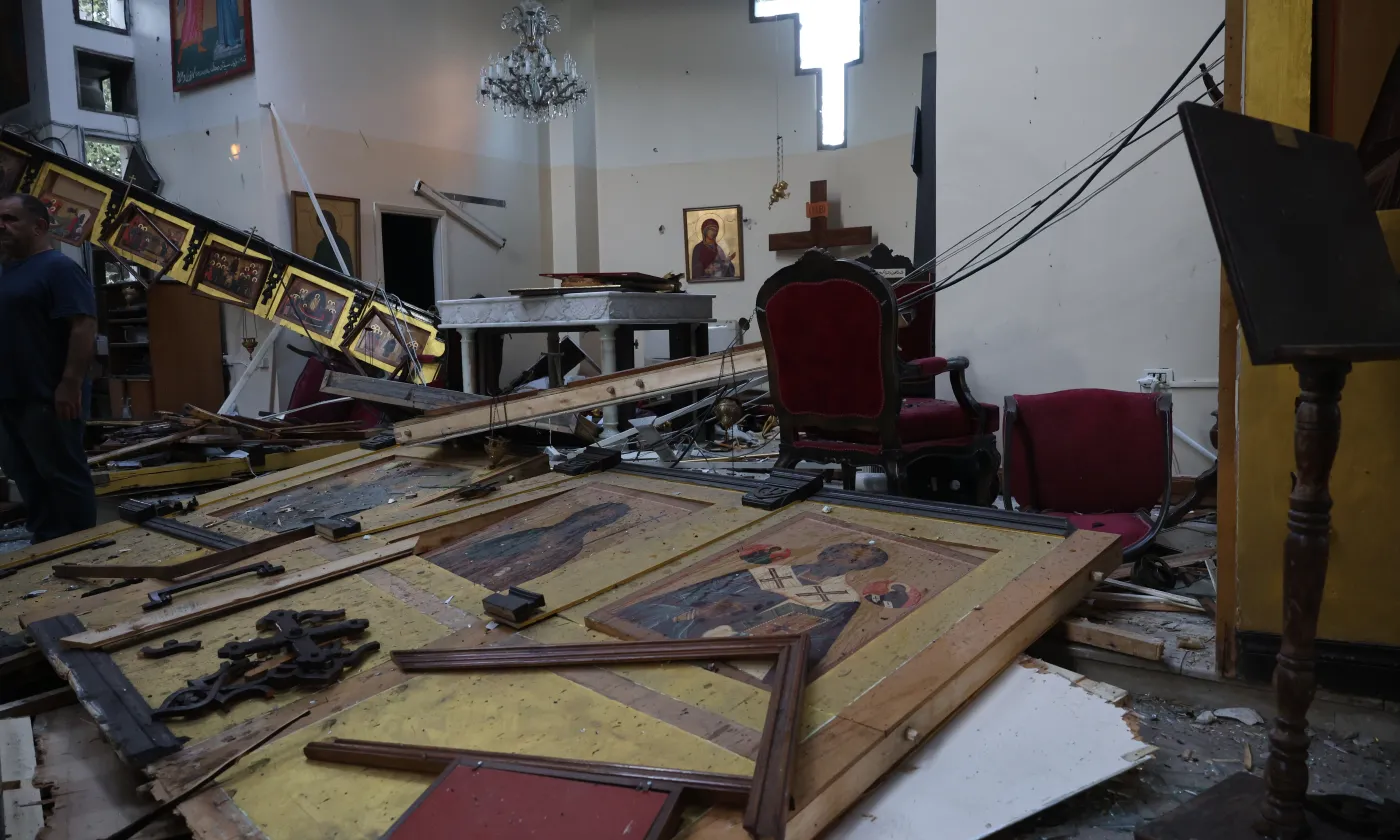 Dommages sur les lieux d'un attentat-suicide à la bombe à l'église Mar Elias dans la banlieue de Damas, Syrie, 22 juin 2025. Keystone