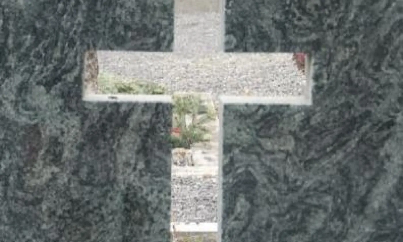 En nos cœurs de pierre, la résurrection fait une brèche et celle-ci à la forme d’une croix. © Bernard Bolay