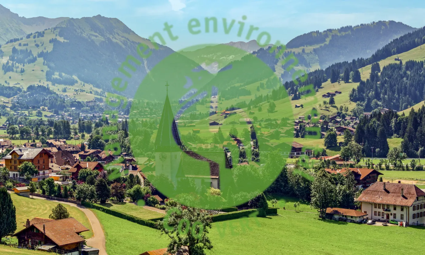 église vers Gstaad et logo coq vert