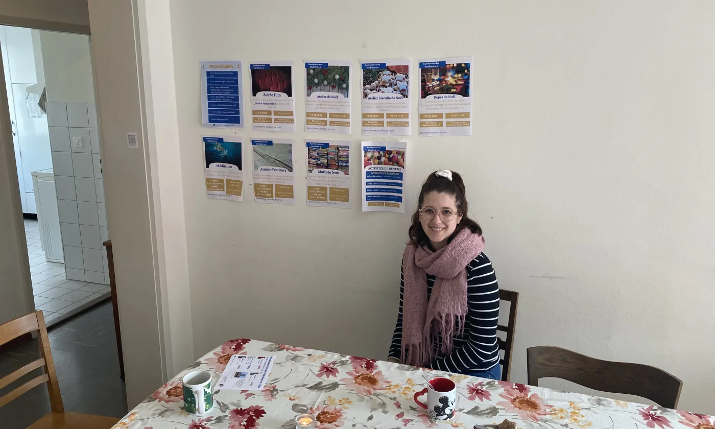 © Protestinfo La jeune Chloé Cherpillod peine à trouver son public. Son travail et l’espace d’écoute qu’elle anime sont pourtant essentiels, confirment le recteur et l’Eglise réformée qui l’emploie.