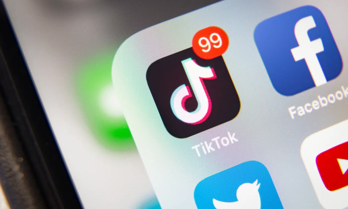 Des prêtres cartonnent sur TikTok ©iStock/ 5./15 WEST