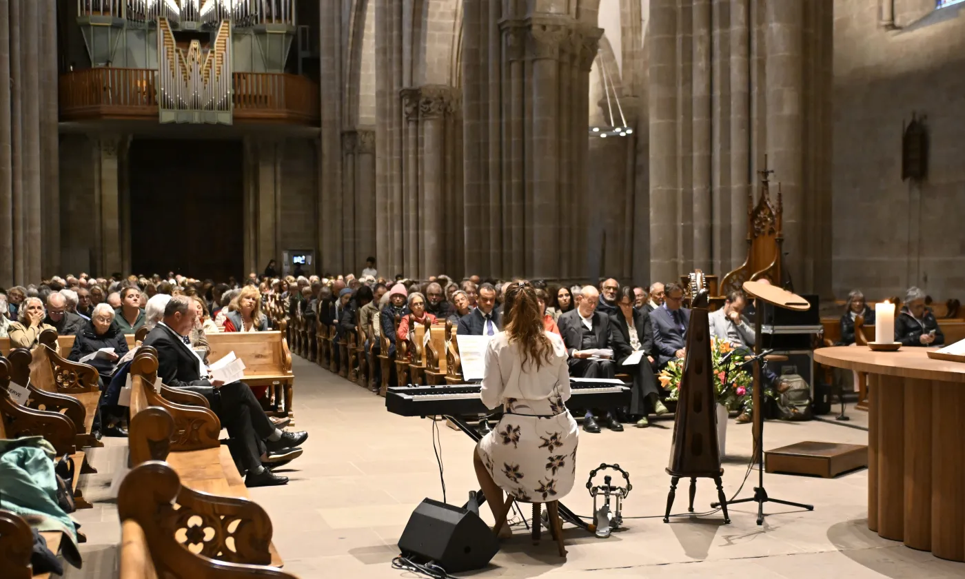 Un recueillement interreligieux a attiré 400 personnes en octobre dernier à Genève. © Alain Grosclaude