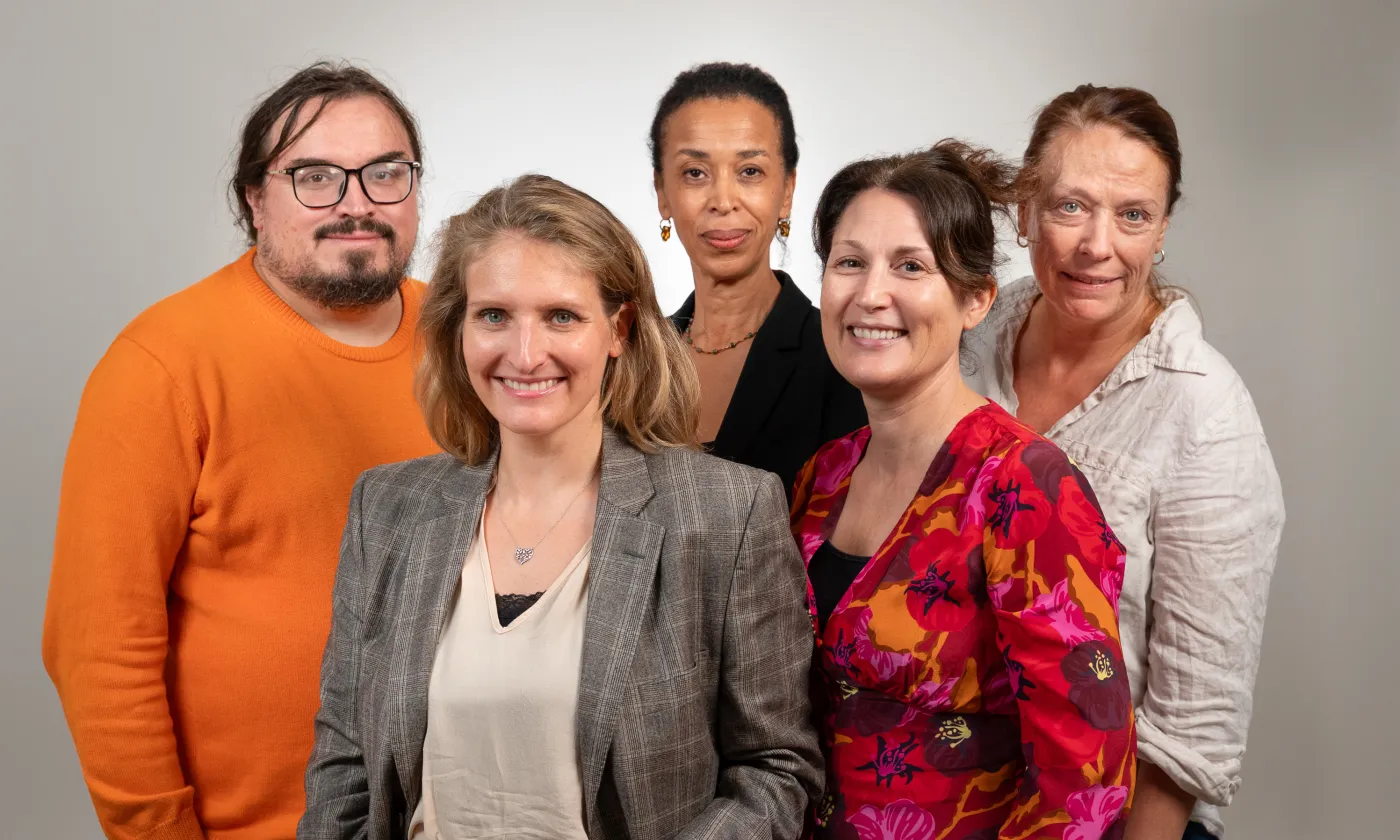 La rédaction du journal Réformés : Joël Burri, Camille Andres, Khadija Froidevaux, Anne Buloz, Nathalie Ogi (c) Max Idje