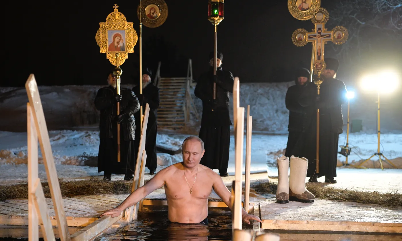 A la fête de l'Epiphanie, Poutine s'adonne à un rituel servant son image tant religieuse que d'homme fort. Keystone