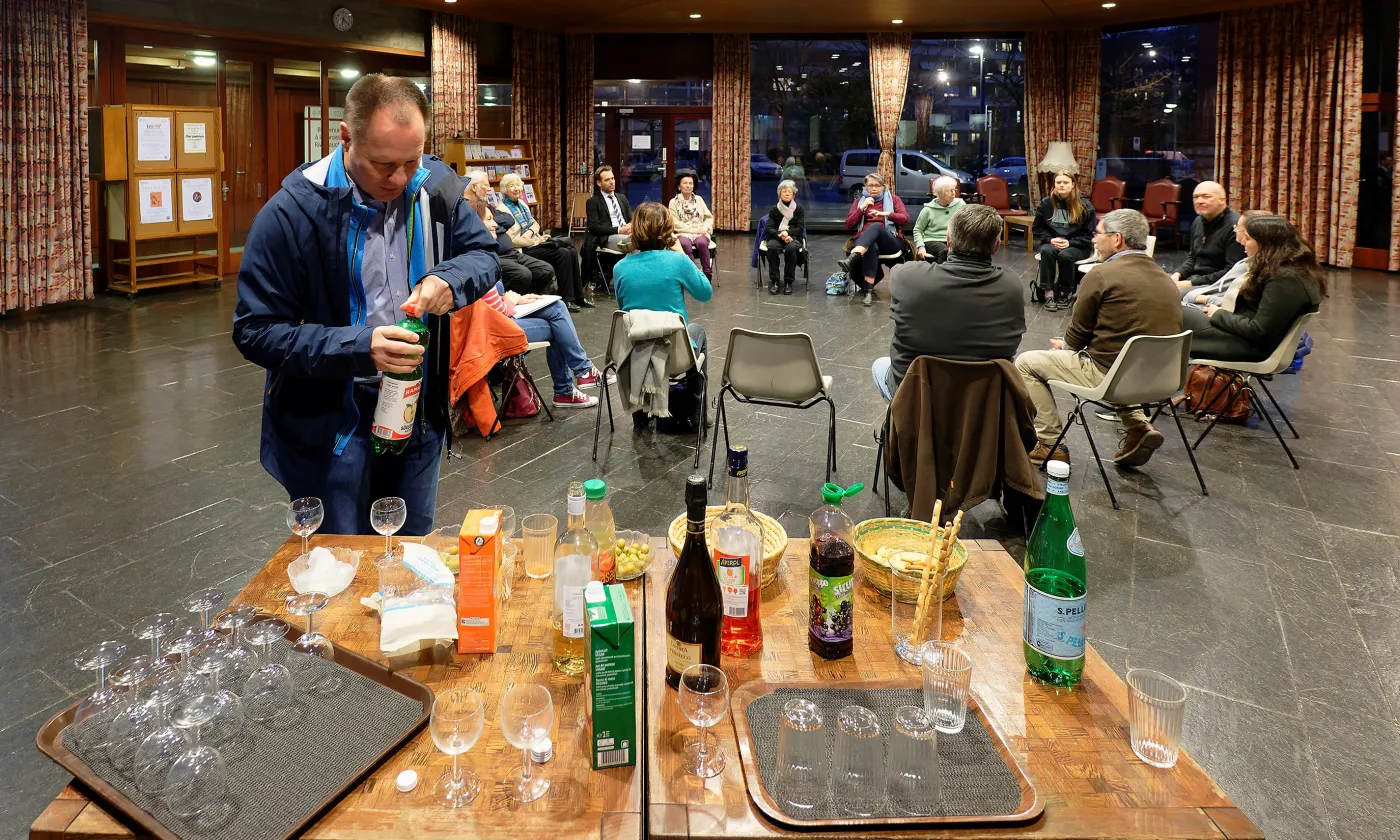 Discuter de théologie autour d’un verre © Eric Roset