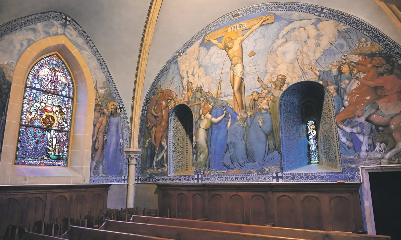 Les décors actuels, notamment la fresque du Christ qui occupe l’entier du chœur, sont l’œuvre de Philippe Robert. © Alain Grosclaude