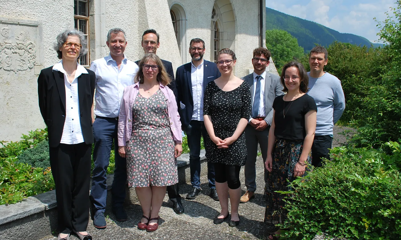 Réunis en Synode samedi 12 juin dernier à Courtelary, les délégués des Eglises réformées ont officiellement accueilli une dizaine de professionnel·le·s qui se sont engagés à faire vivre la région. Réunis en Synode samedi 12 juin dernier à Courtelary, les délégués des Eglises réformées ont officiellement accueilli une dizaine de professionnel·le·s qui se sont engagés à faire vivre la région.