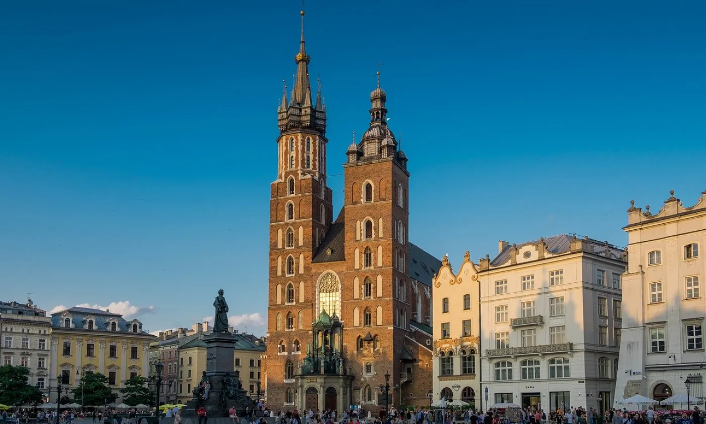 A Cracovie, suivant l'heure à laquelle vous visitez la plus haute tour de la basilique Sainte-Marie, vous tomberez nez à nez avec un trompettiste. © LDD