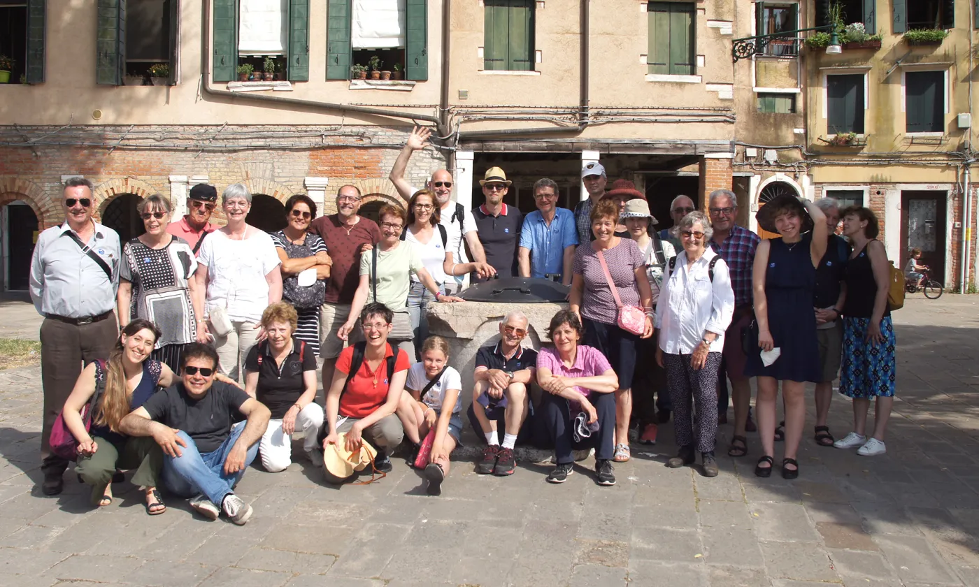 Notre groupe en joyeuse recherche des traces de Dieu dans les dédales de la Sérénissime comme dans nos vies. ©Jean-Jacques Hefti