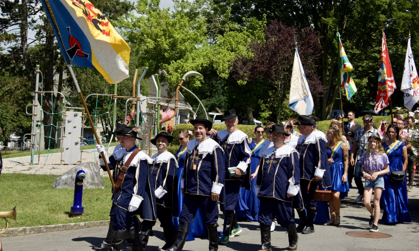 Les sociétés défilent aux couleurs de l’Abbaye. ©Patrizia Ponti