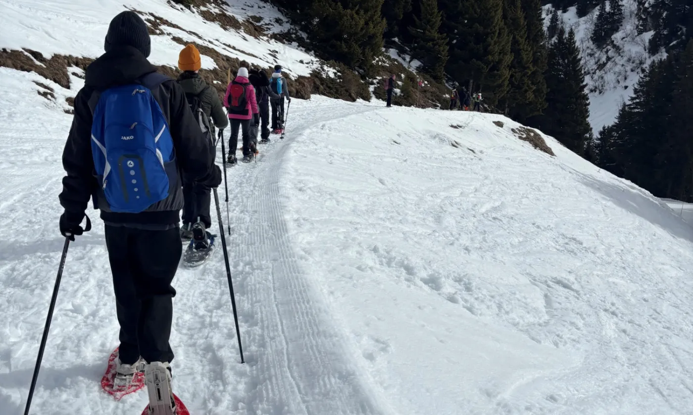 Le groupe motivé se dirige vers le lac des Chavonnes.