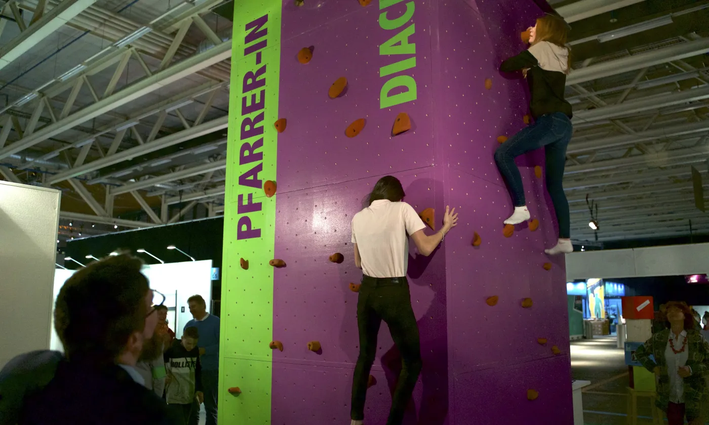 Le clocher de l'EERF est visible de loin au salon Start! ©Max Idje