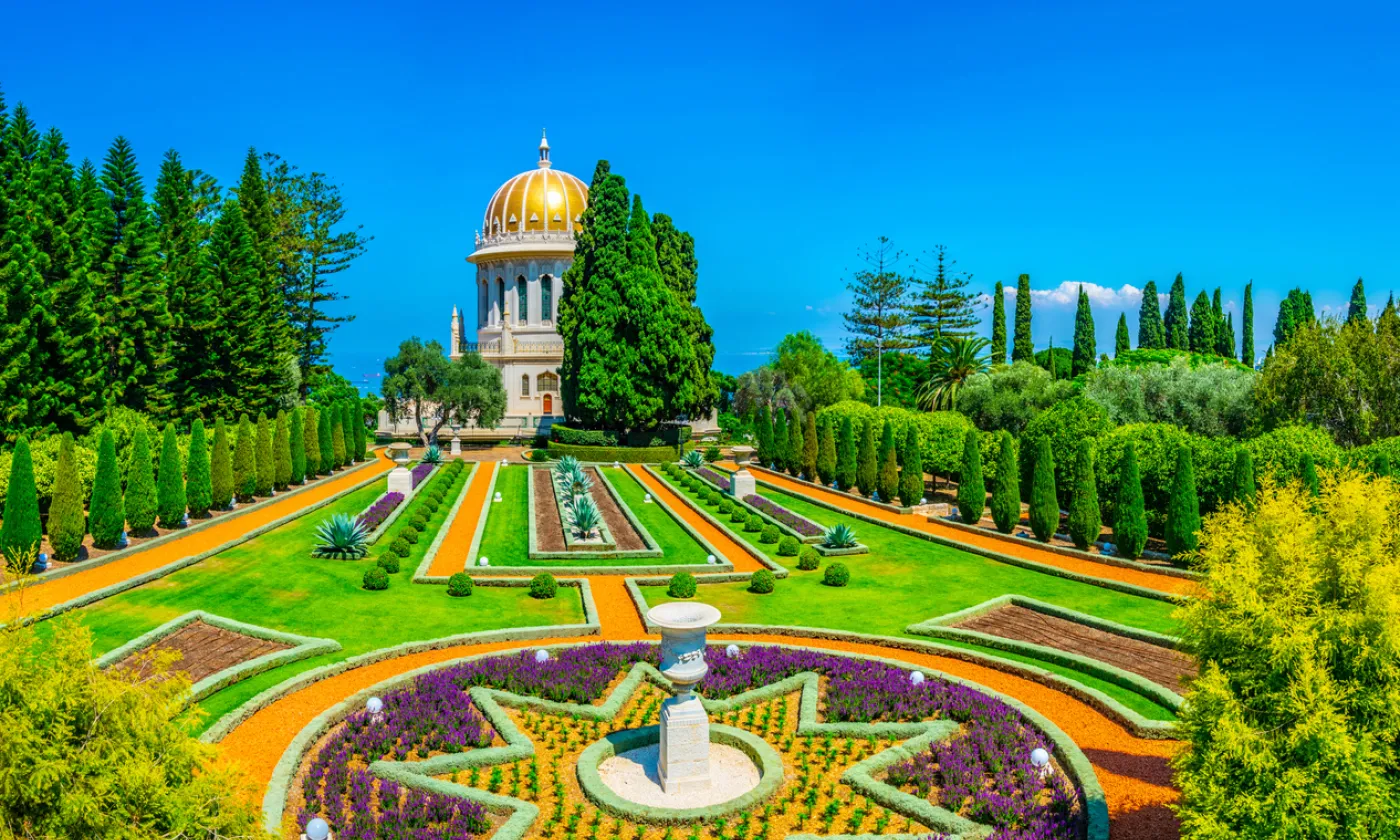 Sanctuaire du Bab aux jardins bahaï à Haïfa, Israël ©iStock