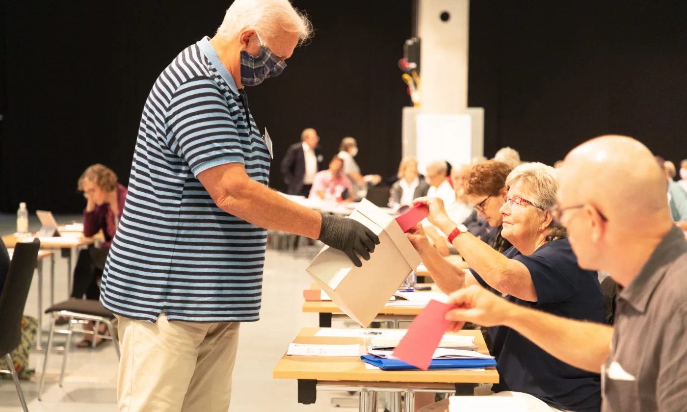 Les délégués au Synode des Eglises réformées Berne-Jura-Soleure se sont réunis les 18 et 19 août à Berne pour leur session d'été. © Michael Stahl