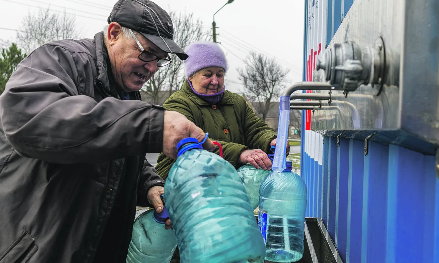 En Ukraine, l’EPER fournissait de l’eau potable, réparait des maisons et mettait en place des abris d’urgence. Désormais, ces initiatives sont gelées. © Havard Hovdhaugen/HEKS/EPER