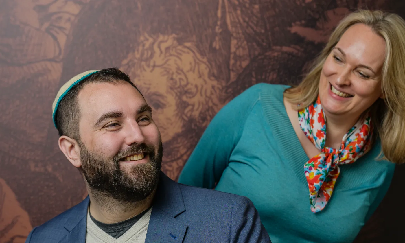 Nathan Alfred, le nouveau rabbin de la Communauté juive libérale de Genève, et Marie Cénec, pasteure réformée de l'EERV Eddy Mottaz / Le Temps