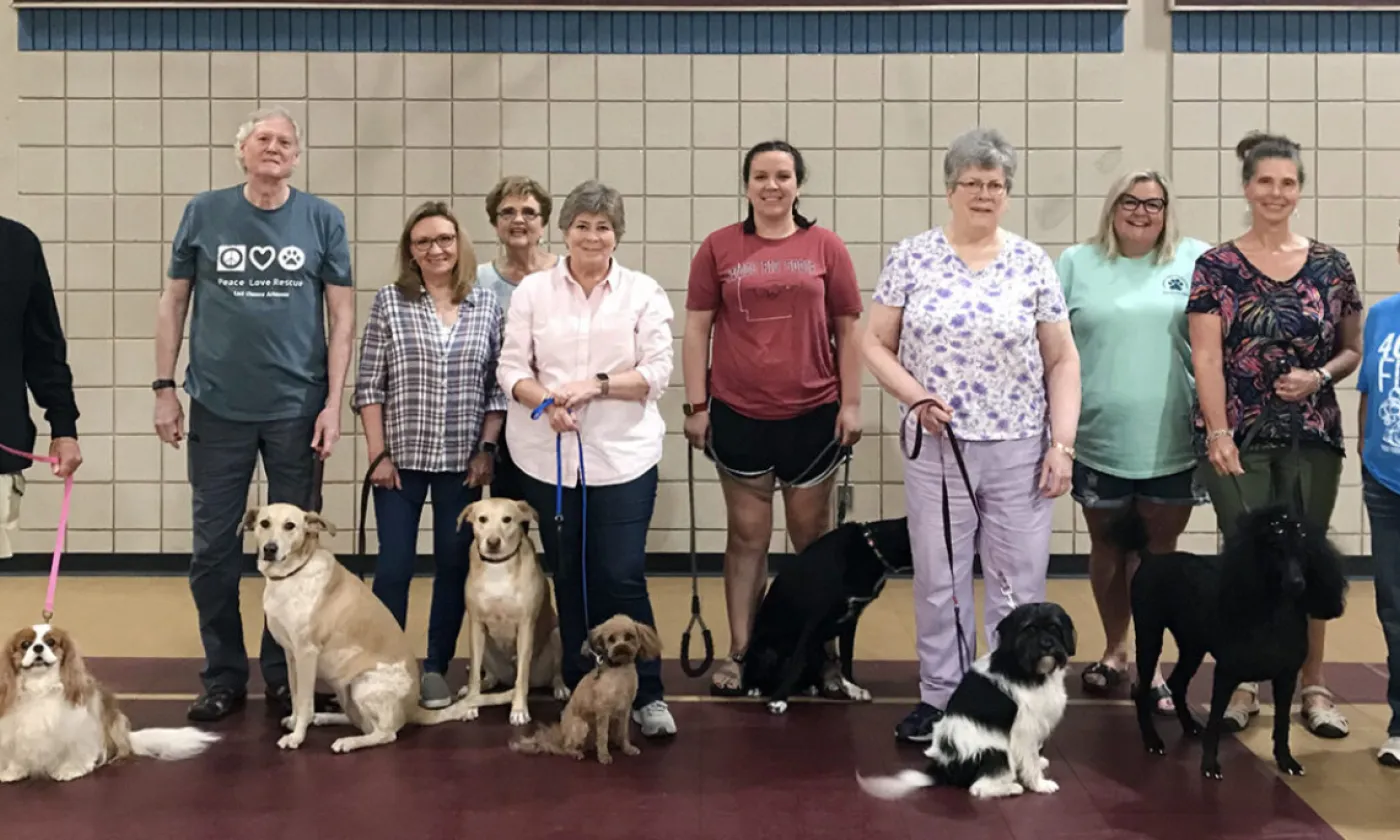 L’Église méthodiste unie de Pinnacle View à Little Rock dans l’Arkansas a son ministère des animaux de compagnie et organise des formations de chiens de thérapie. © Gayle Fiser/RNS